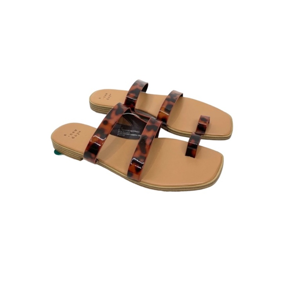A New Day Faux Patent Leather Marilyn Tortoise Sandals With Toe Strap New Nwt